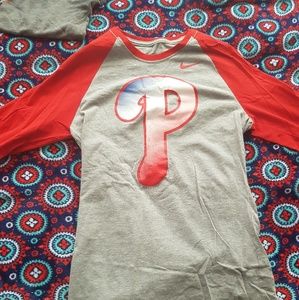 Womans med nike Philadelphia Phillies shirt